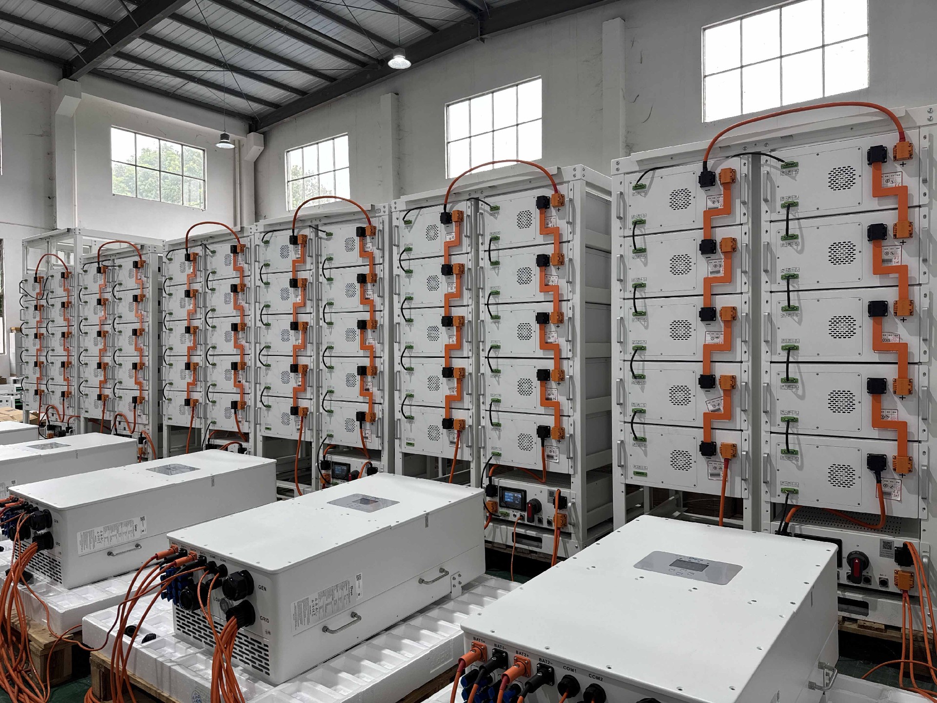 Deye 50kW Three-Phase Inverter – 5-Unit Parallel Solution(图2)