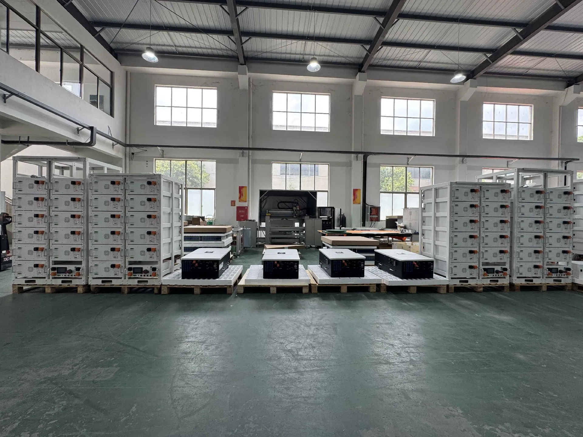 Deye 80kW Three-Phase High-Voltage Inverter – 4-Unit Parallel Solution(图1)