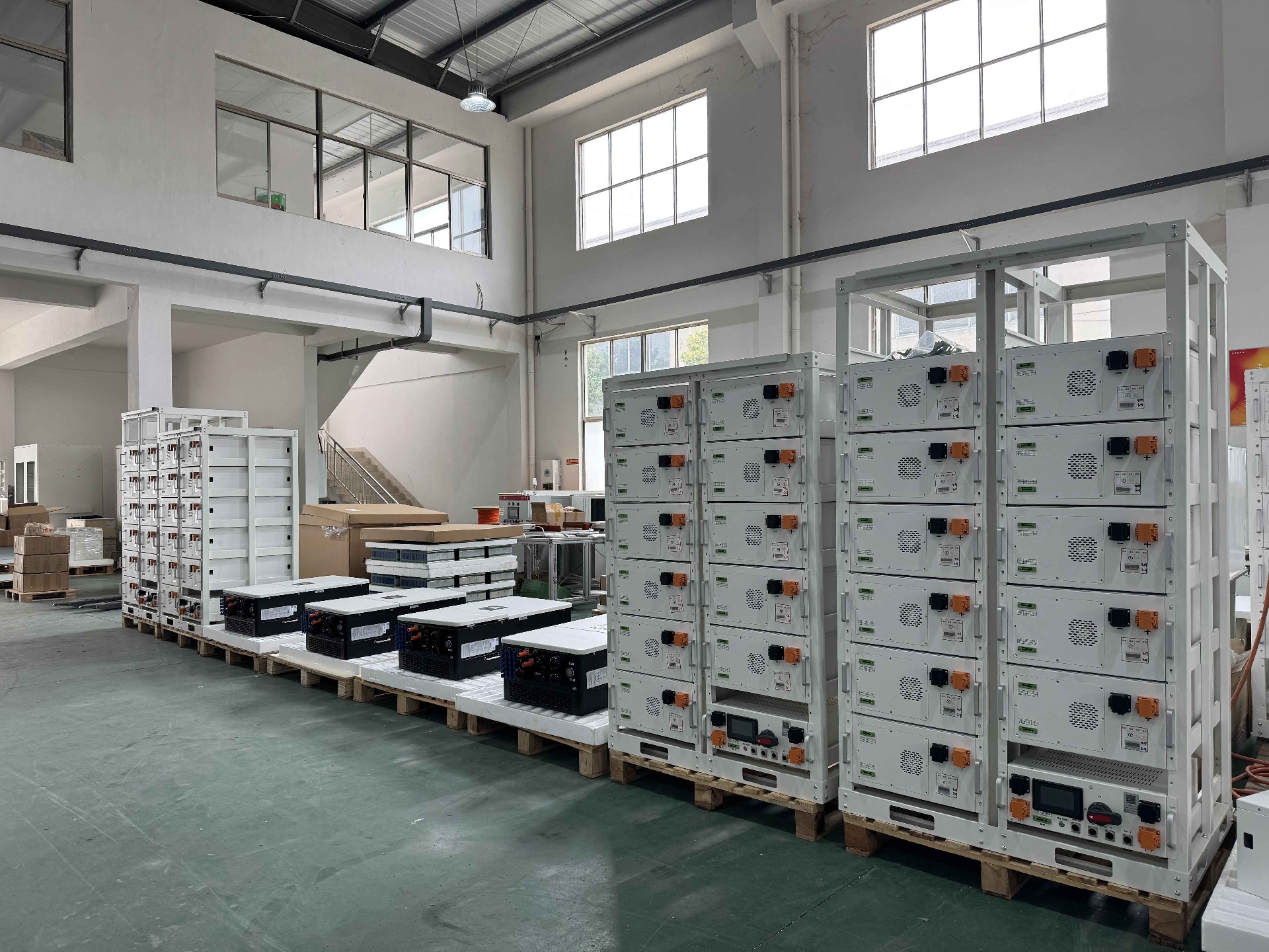 Deye 80kW Three-Phase High-Voltage Inverter – 4-Unit Parallel Solution(图2)