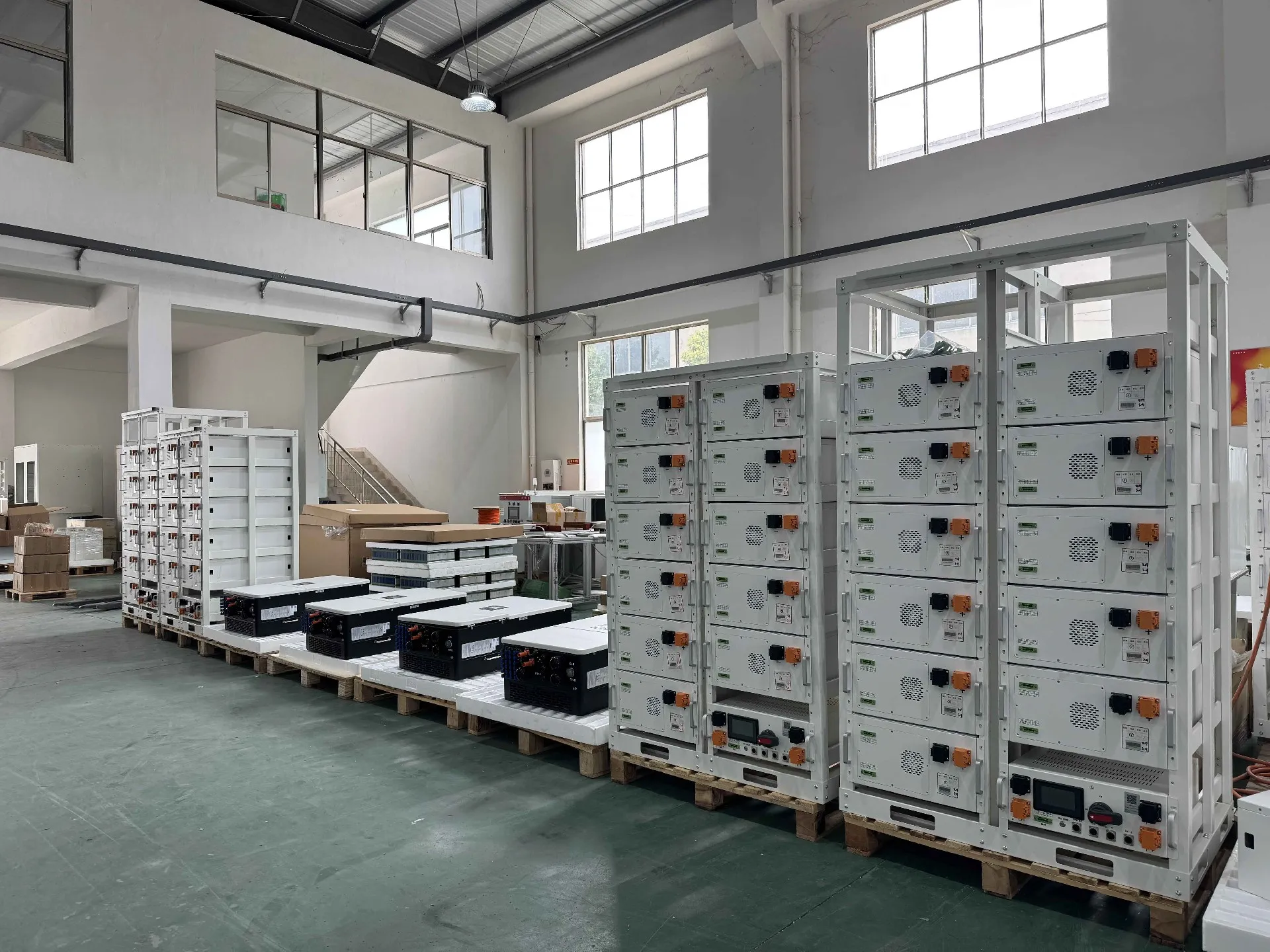 Deye 80kW Three-Phase High-Voltage Inverter – 4-Unit Parallel Solution(图2)